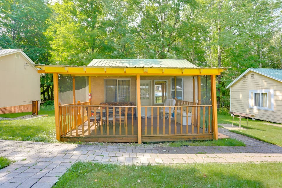 Monticello 3-Cabin Retreat Near White Lake House in New York