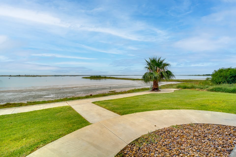 Waterfront Home w/ Deck & Views on Copano Bay! House in Texas