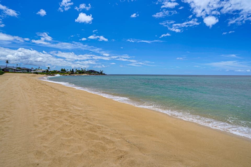 1 Mi to Makaha Beach: 10th-Floor Condo w/ Views Apartment in Makaha Valley