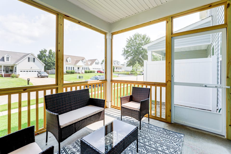 2 Townhome Retreat | Sleeps 12 | 40 Min to Raleigh House in Wilson