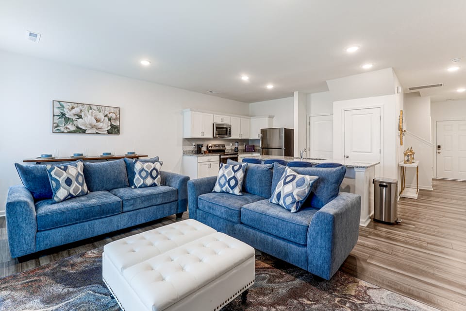 2 Townhome Retreat | Sleeps 12 | 40 Min to Raleigh House in Wilson