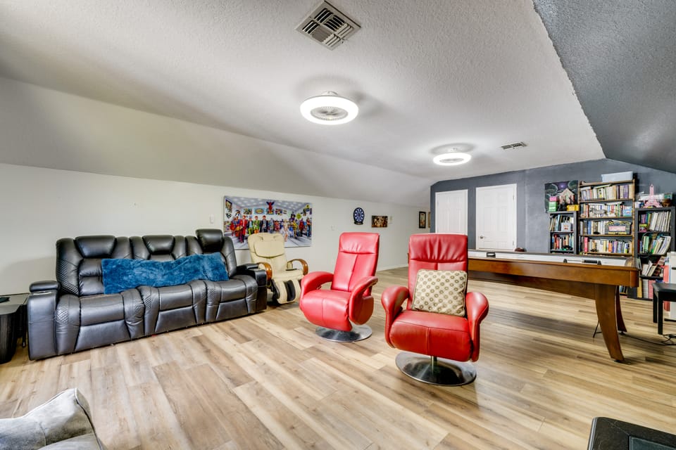 Pool, Patio + Game Room! Secluded Montverde Home House in Florida