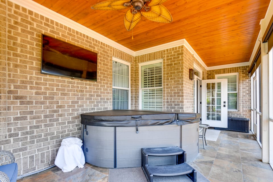Sun, Fun & Soak: Stunning Myrtle Beach Escape! House in Carolina Forest