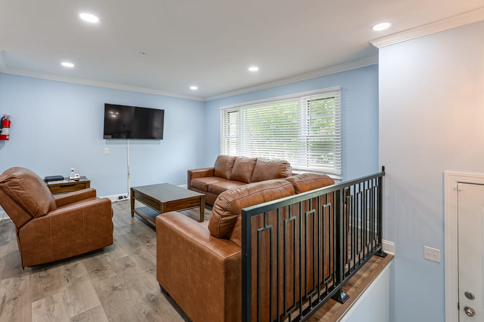 Family Home w/ Fenced Backyard, 16 Mi to DC! House in Prince Georges County