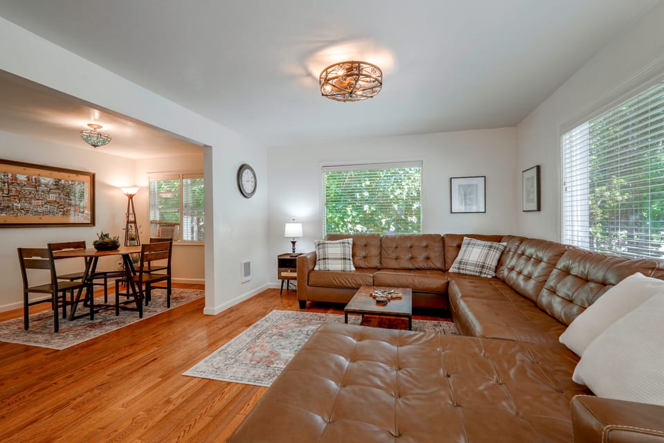 Walk to Dtwn Corvallis: Home Near OSU & Riverwalk House in Corvallis