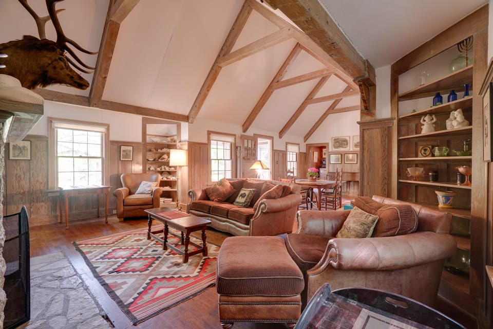 Saddle Up! Belleview Farm Stay w/ Pool & Stables House in Missouri