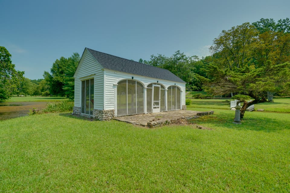 Saddle Up! Belleview Farm Stay w/ Pool & Stables House in Missouri