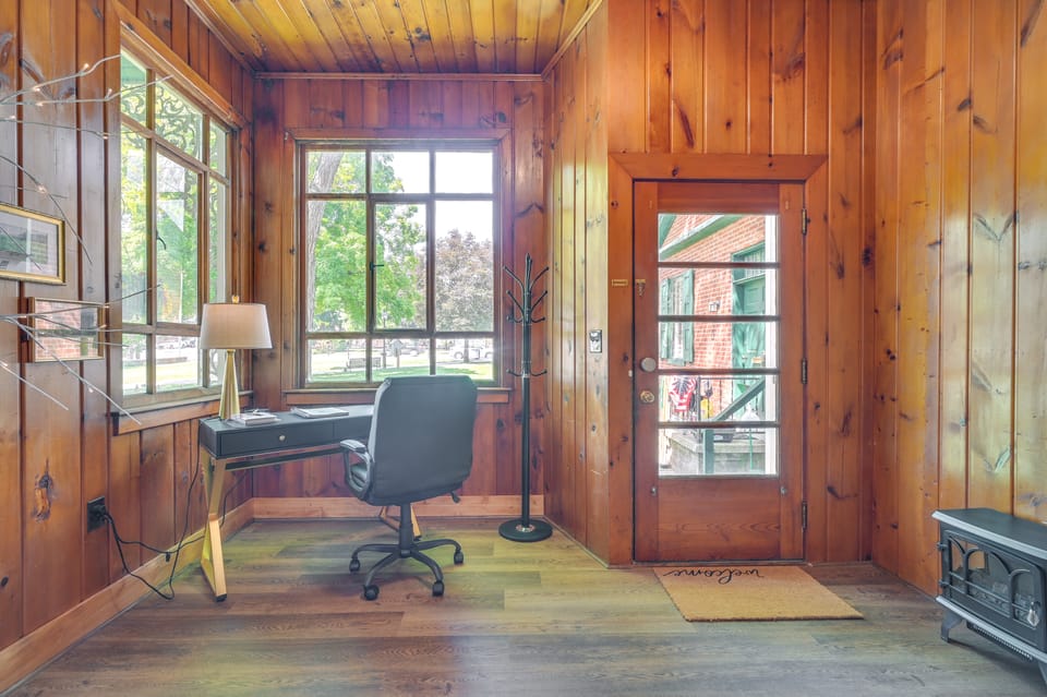Hike, Golf & Explore! Family Gem in Dtwn Bedford House in Bedford