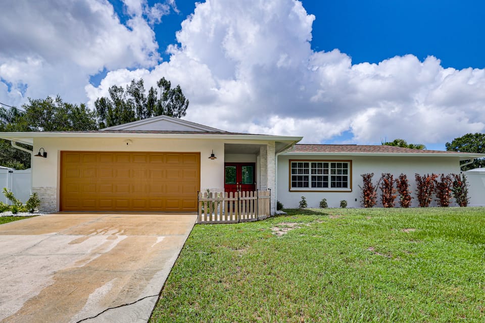 Mid-Term Stay in Sarasota! Home w/ Pool & Hot Tub House in Florida
