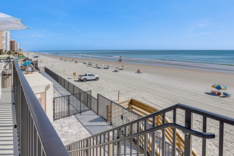 Beachfront Condo! Heated Pool, Ocean-View Balcony Apartment in Daytona Beach Shores