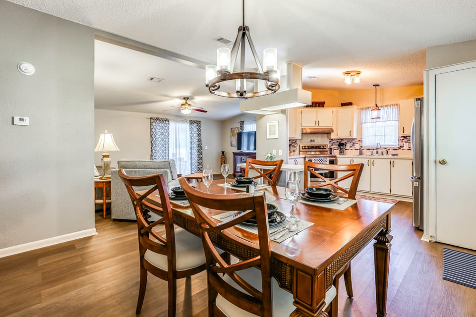 Yard & Screened Porch! Villages Escape House in Lady Lake