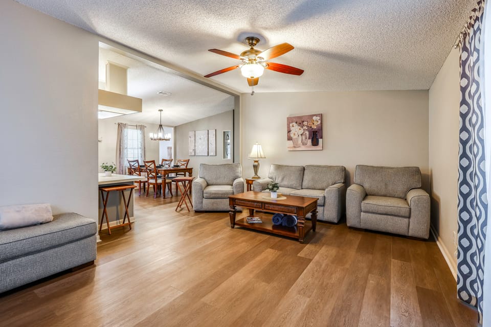 Yard & Screened Porch! Villages Escape House in Lady Lake