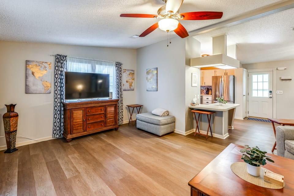 Yard & Screened Porch! Villages Escape House in Lady Lake