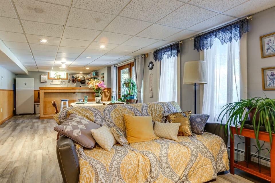 3 Mi to Shore! Searsport Apt w/ Shared Pool Apartment in Searsport