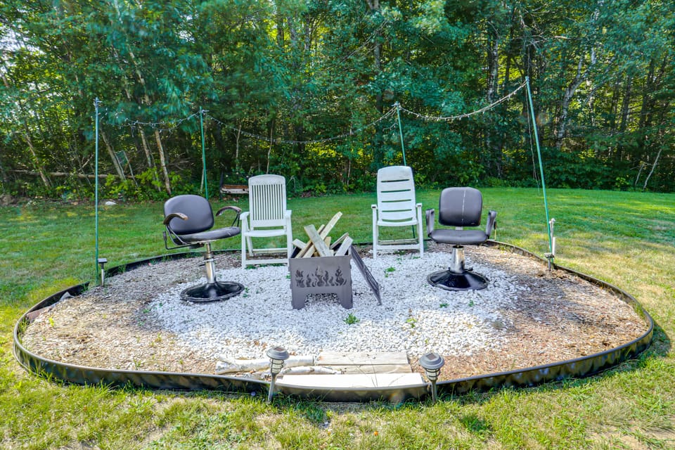 3 Mi to Shore! Searsport Apt w/ Shared Pool Apartment in Searsport