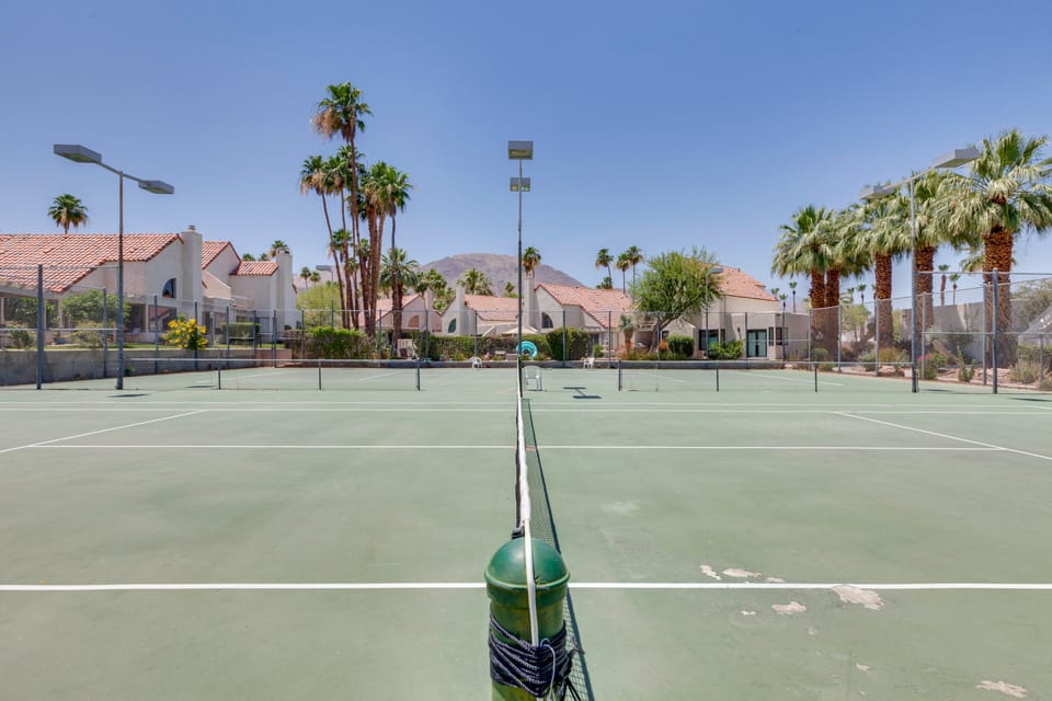 Walk to El Paseo Shops! Palm Desert Condo w/ Patio Apartment in Palm Desert