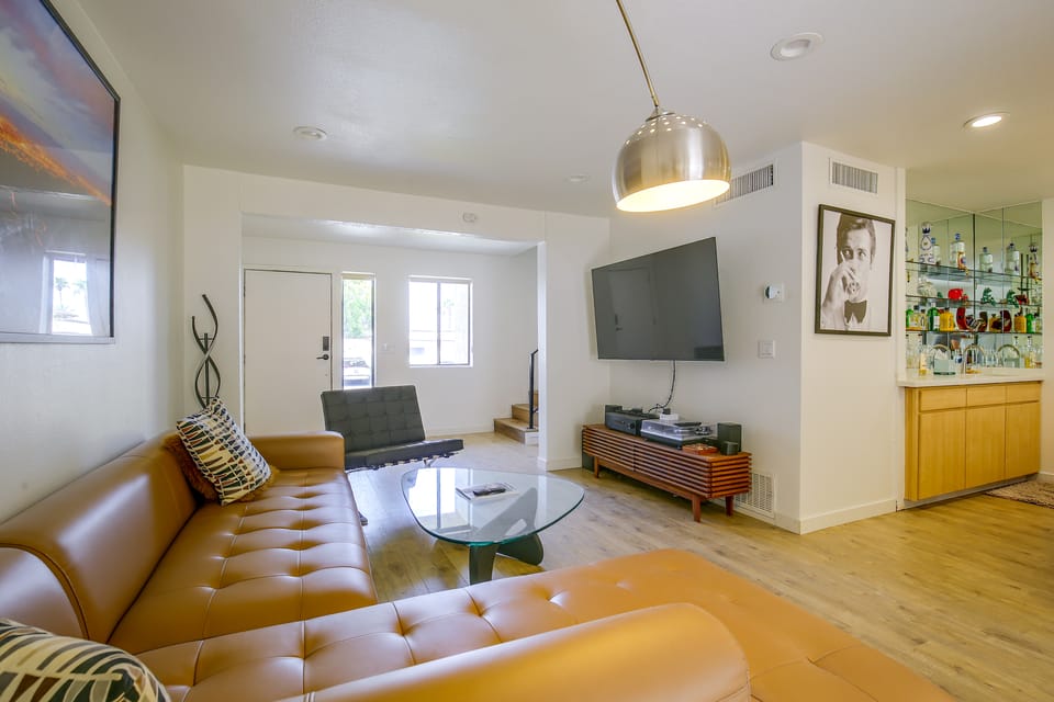 Walk to El Paseo Shops! Palm Desert Condo w/ Patio Apartment in Palm Desert
