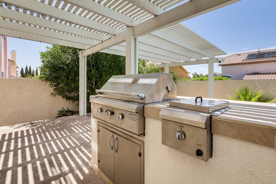 Poolside Chills, Casino Thrills! Las Vegas Getaway House in Spring Valley