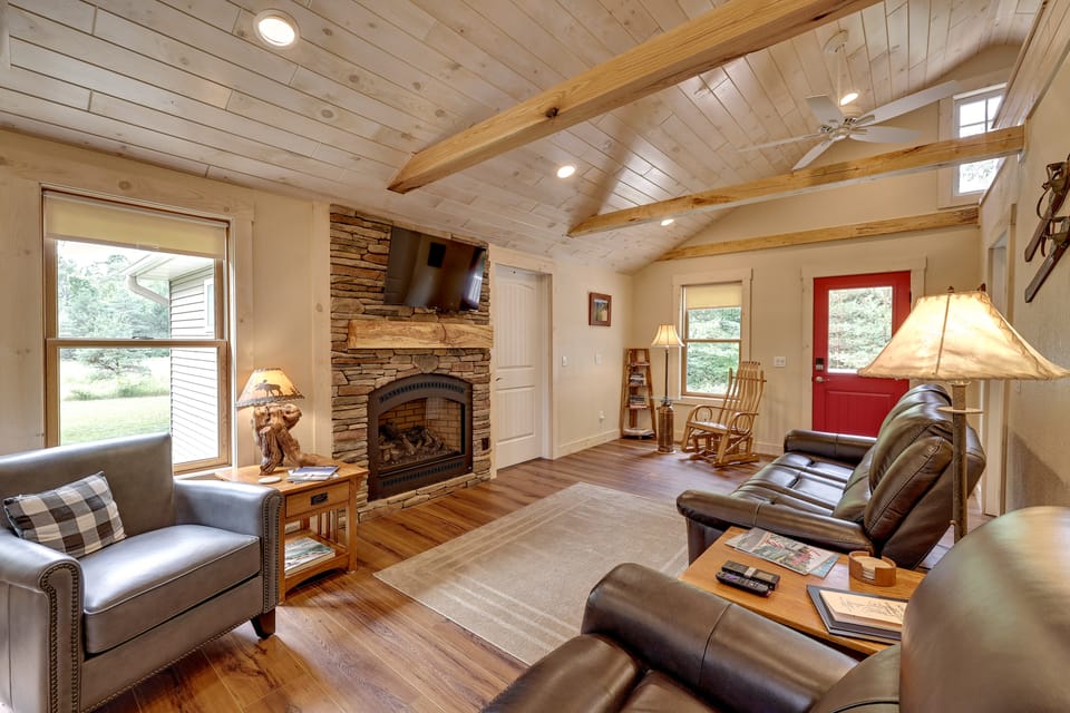 Golf, Beaches, Slopes & More! Thompsonville Home Cottage in Michigan