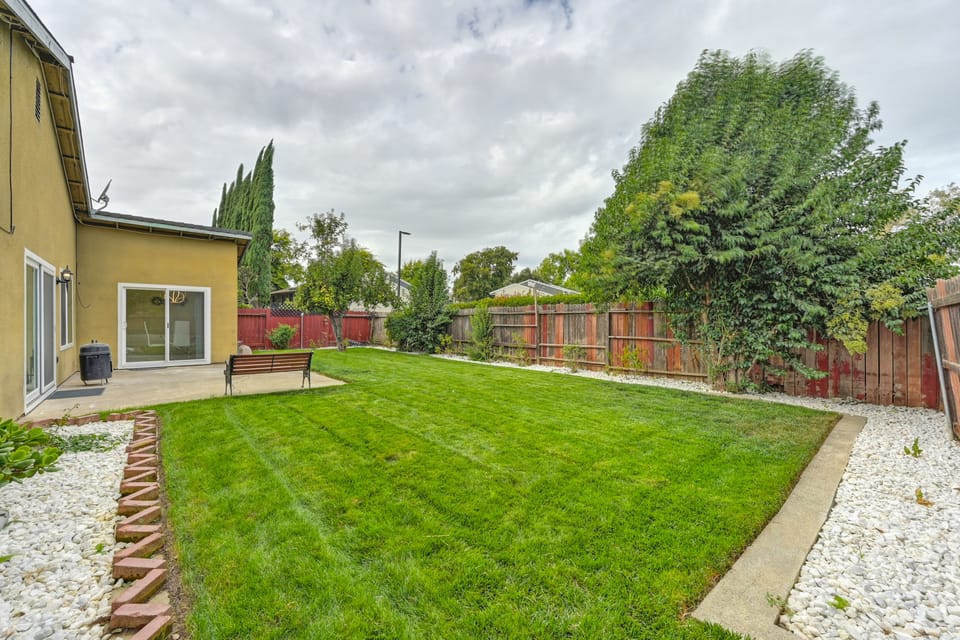 Near Golden 1 Center! Modern Home w/ Ping-Pong House in Sacramento