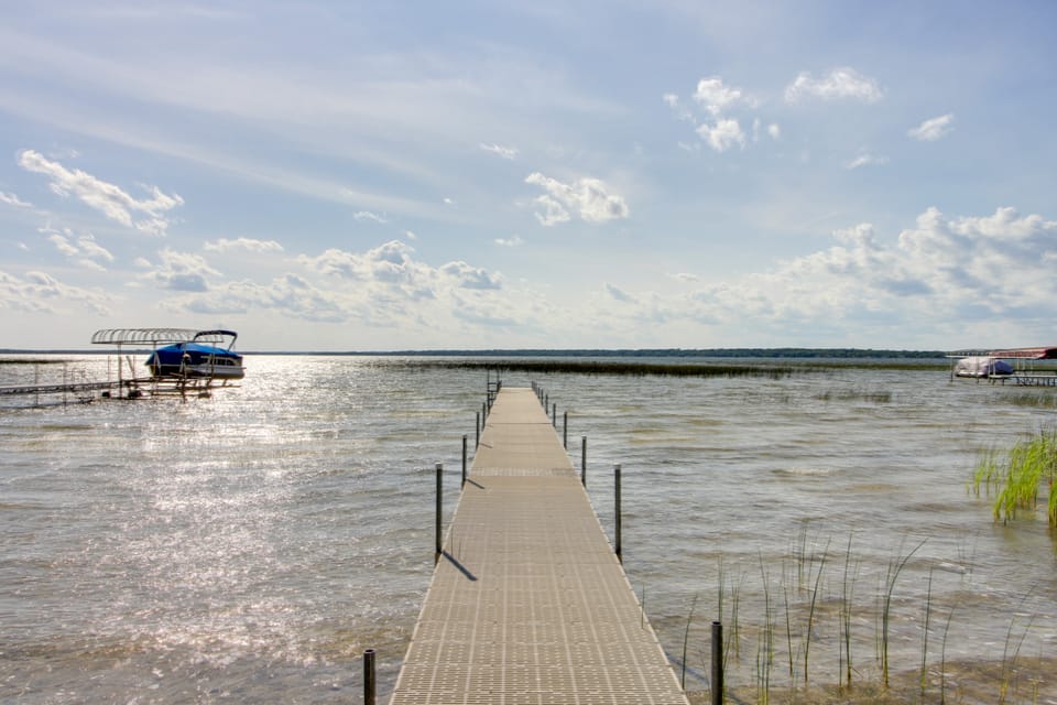 An Amazing Fall Getaway! North Long Lake Haven House in Minnesota