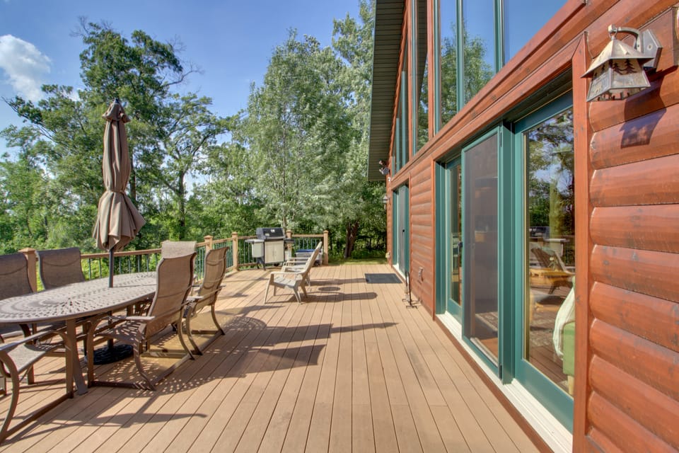 An Amazing Fall Getaway! North Long Lake Haven House in Minnesota