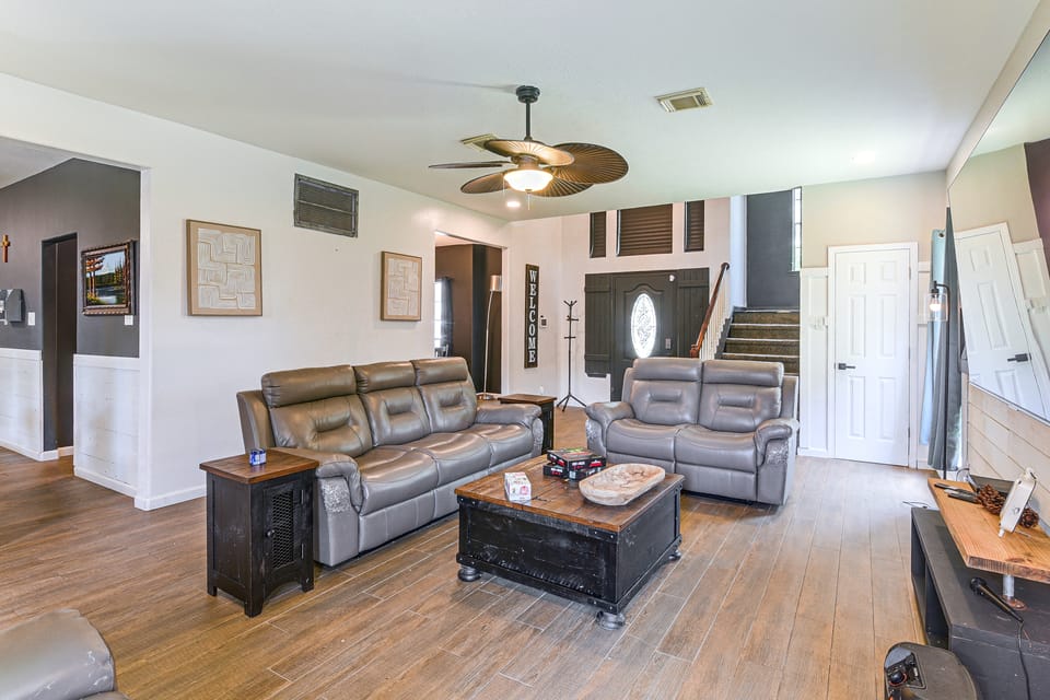 Games & Yard! Family Home Near Kemah Boardwalk House in League City