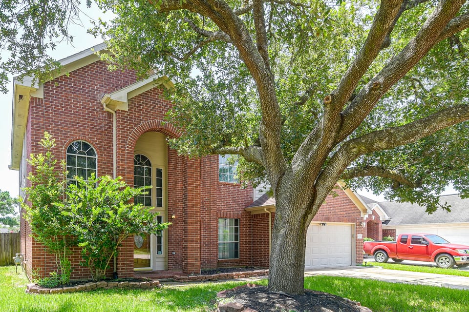 Games & Yard! Family Home Near Kemah Boardwalk House in League City
