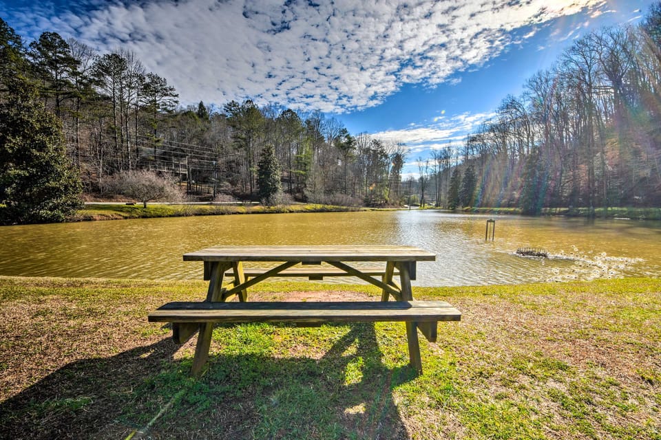 Coosawattee River Resort Cabin, Mountain Views House in Georgia