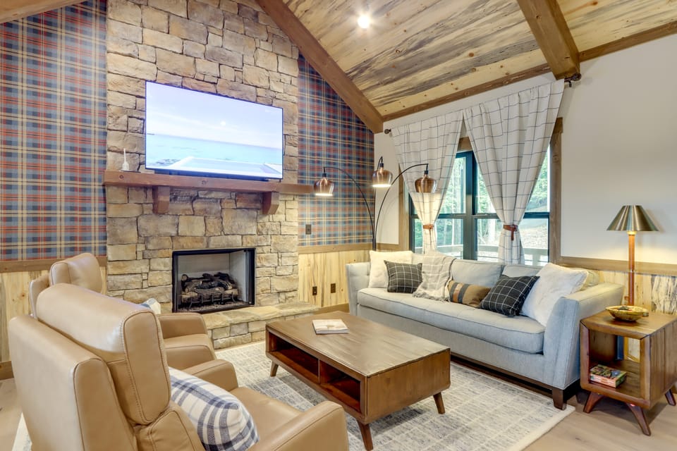 Coosawattee River Resort Cabin, Mountain Views House in Georgia