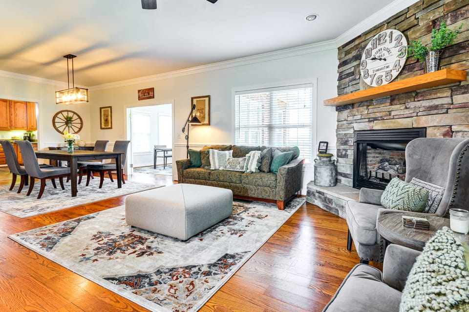 8 Mi to Dtwn Mt Airy: Mtn-View North Carolina Home House in North Carolina