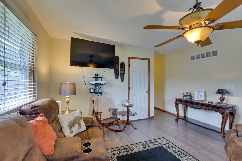 Near Parks, History & Wineries! Lexington Home House in Missouri