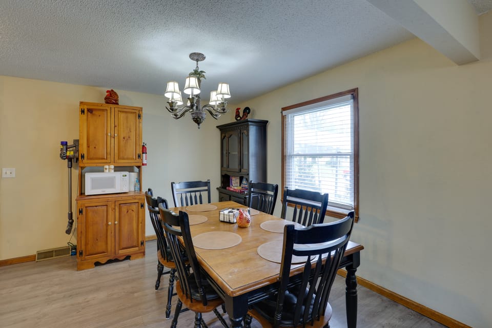 Near Parks, History & Wineries! Lexington Home House in Missouri