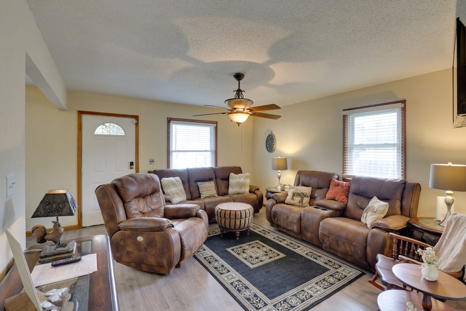 Near Parks, History & Wineries! Lexington Home House in Missouri