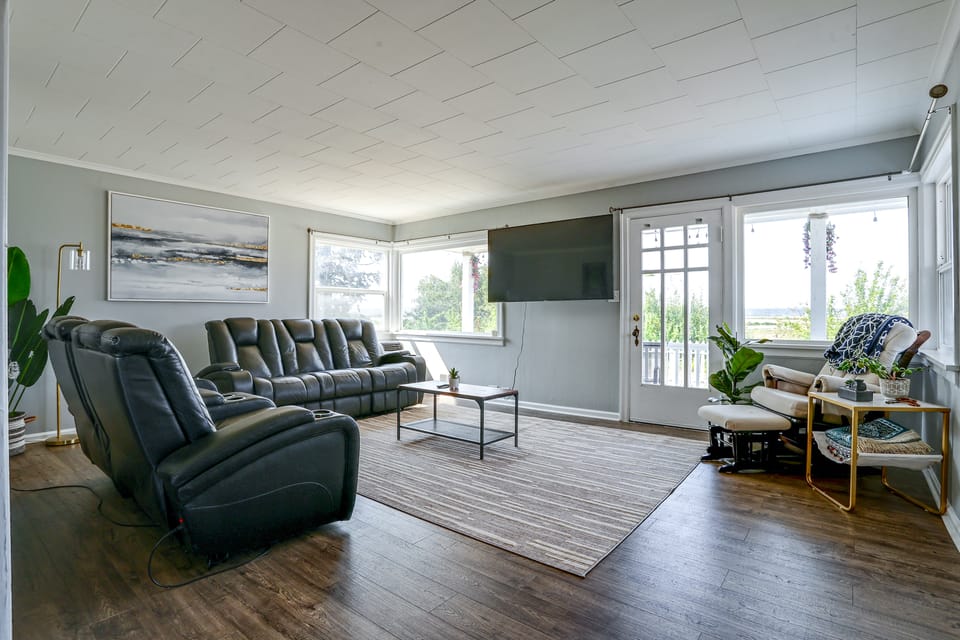 Bay Views + Stargazing! Spacious Mount Vernon Home House in Washington