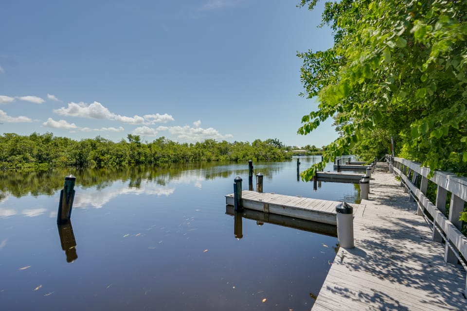 Walk to the Gulf Coast! 55+ Retreat w/ Pool Access House in Englewood