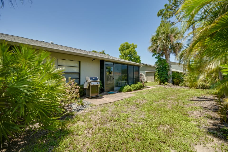 Walk to the Gulf Coast! 55+ Retreat w/ Pool Access House in Englewood