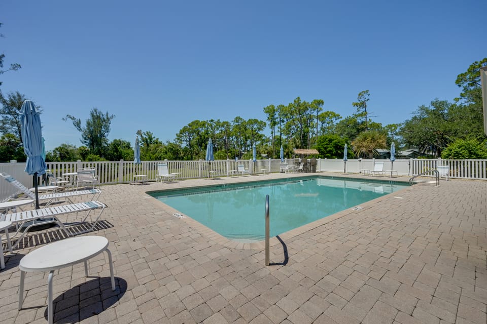 Walk to the Gulf Coast! 55+ Retreat w/ Pool Access House in Englewood
