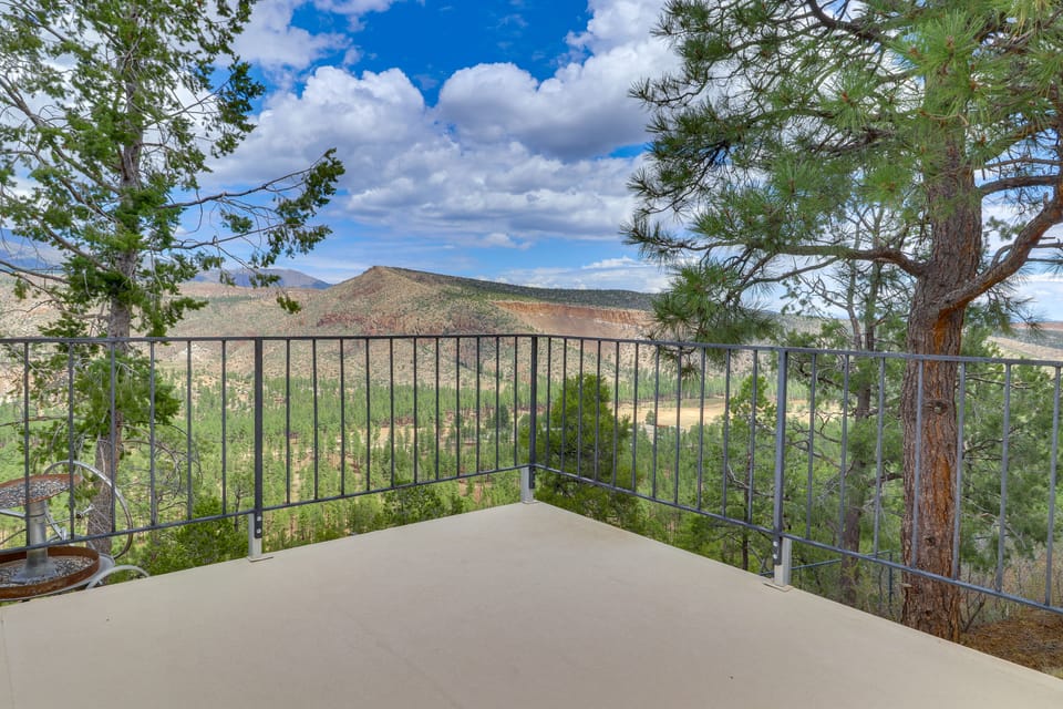 Mid-Century Home on Canyon-Edge with Stellar Views House in Los Alamos