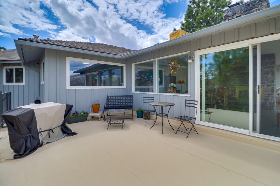 Mid-Century Home on Canyon-Edge with Stellar Views House in Los Alamos