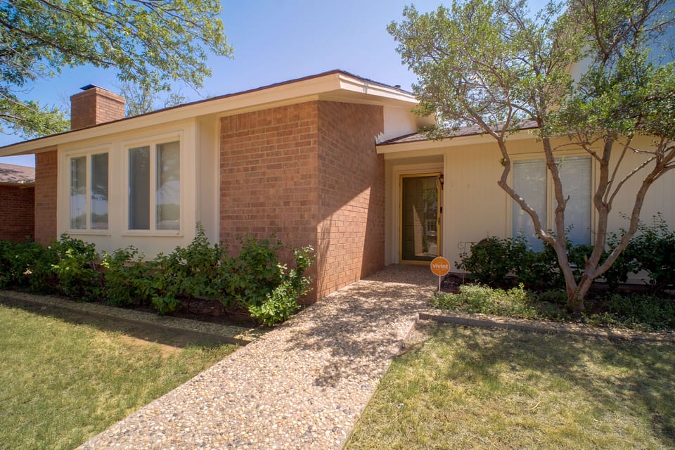 5 Mi to Texas Tech! Townhome w/ Patio & Grill Apartment in Lubbock