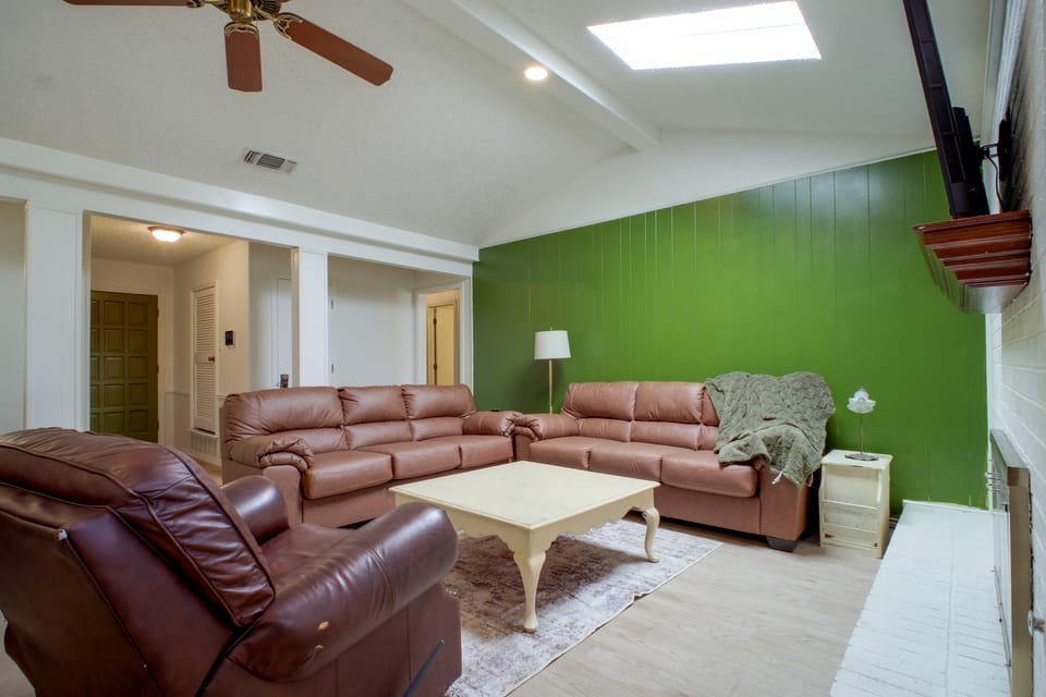 5 Mi to Texas Tech! Townhome w/ Patio & Grill Apartment in Lubbock