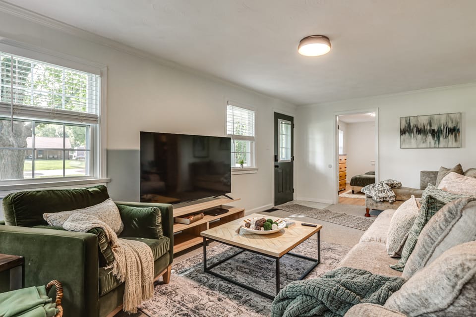 Quiet Dayton Monthly Retreat, Near Hospitals House in Beavercreek