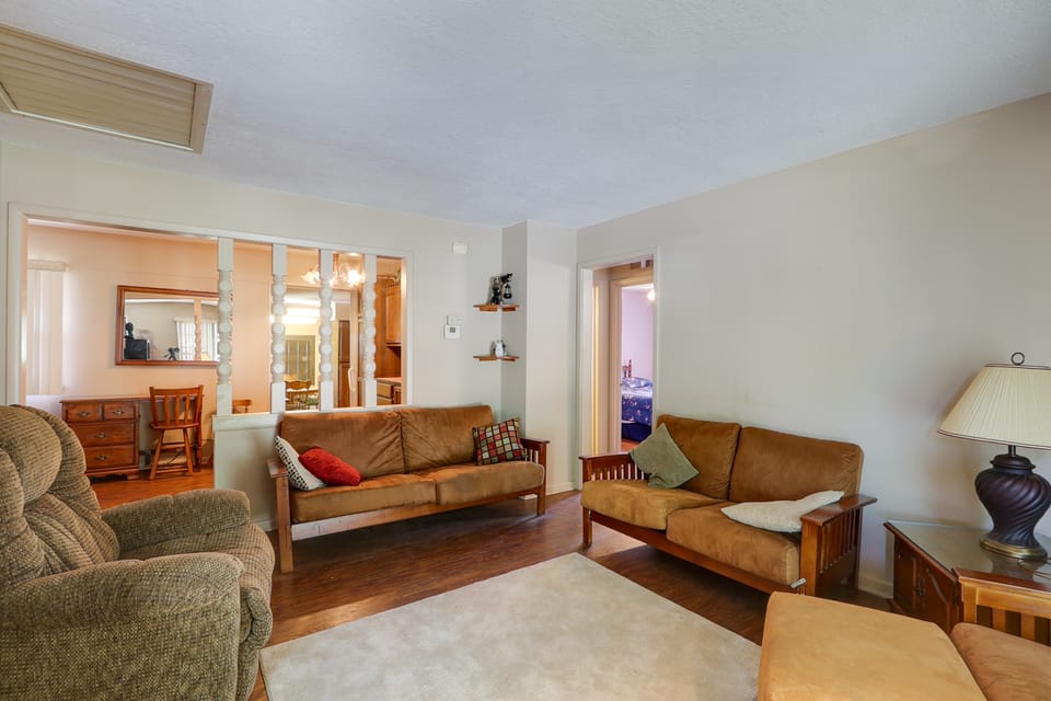 4 Mi to Dtwn Wichita! 'Else House' w/ Yard & Patio House in Wichita