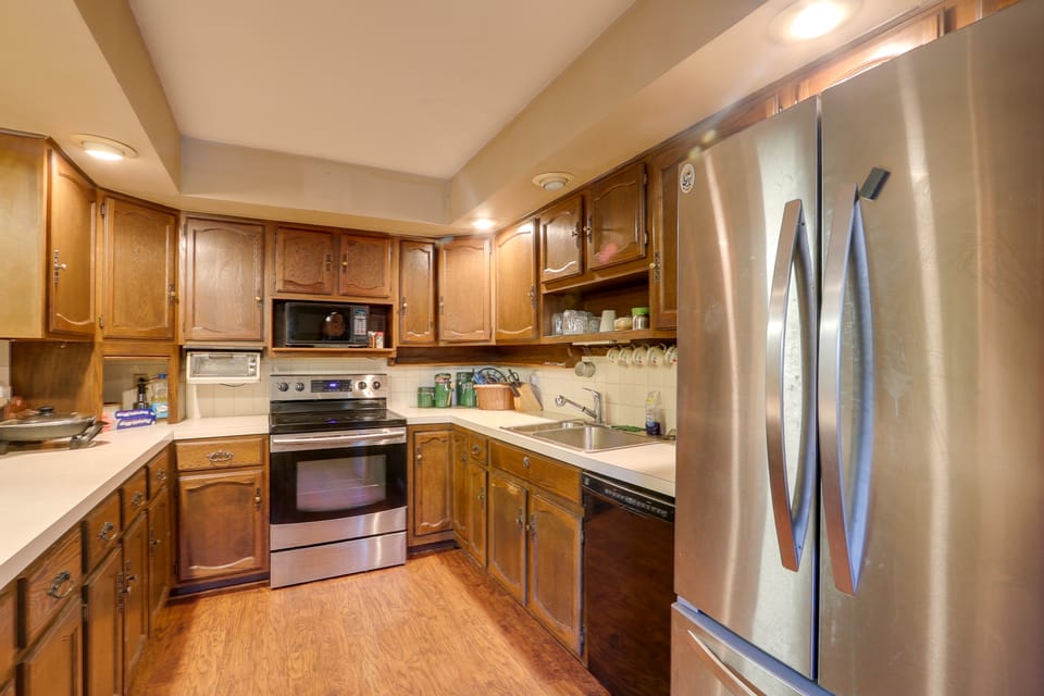 4 Mi to Dtwn Wichita! 'Else House' w/ Yard & Patio House in Wichita