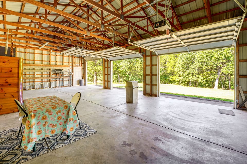 Ozarks Escape! Farmhouse w/ Fire Pit + Trails House in Table Rock Lake