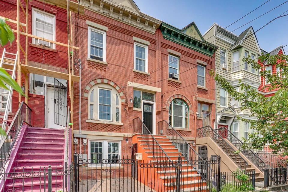 Walk to HBLR & Liberty State Park: Jersey City Apt Apartment in Jersey City