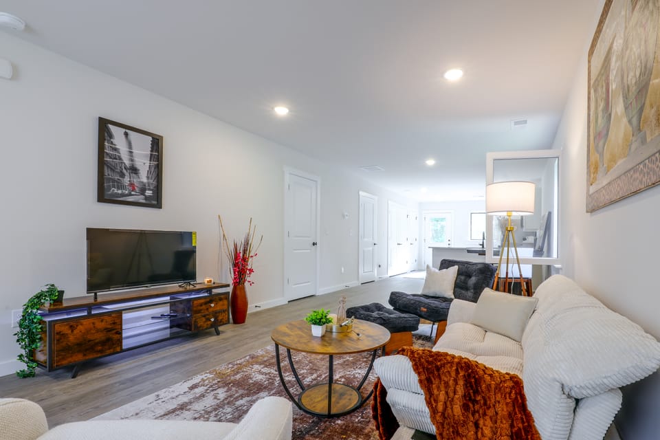 Hickory Townhome w/ Deck: 2 Mi to Downtown House in Hickory