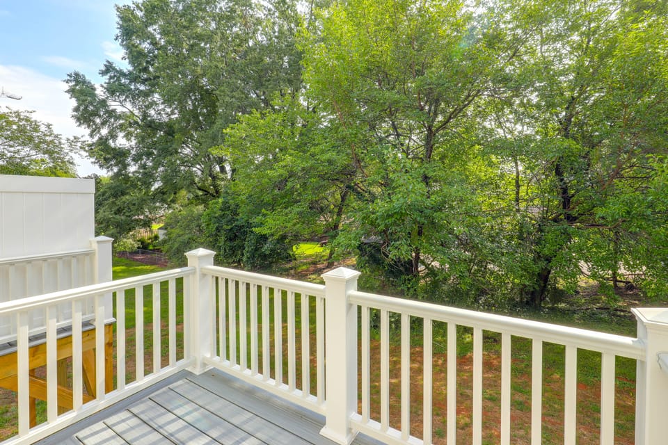 Hickory Townhome w/ Deck: 2 Mi to Downtown House in Hickory