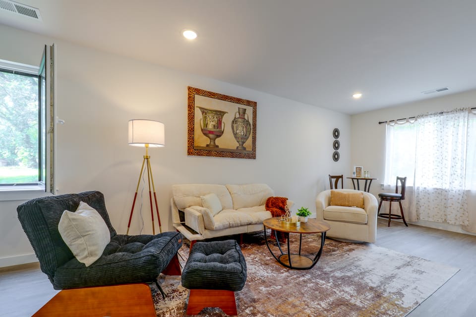 Hickory Townhome w/ Deck: 2 Mi to Downtown House in Hickory